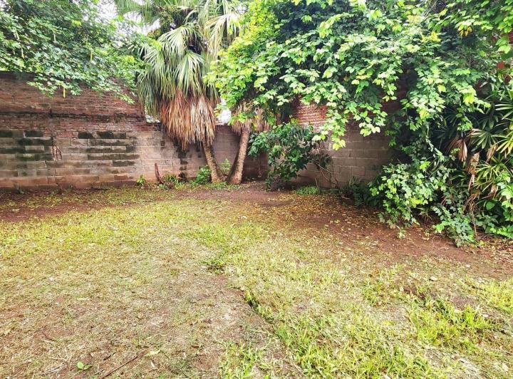 Casa · 223m² · 8 Ambientes · 1 Cochera