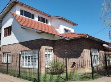 Casa · 300m² · 5 Ambientes · 2 Cocheras · Casa en Venta - 4 Dorm. 3 Baños - Cocheras - 350 m² - Quilmes Oeste