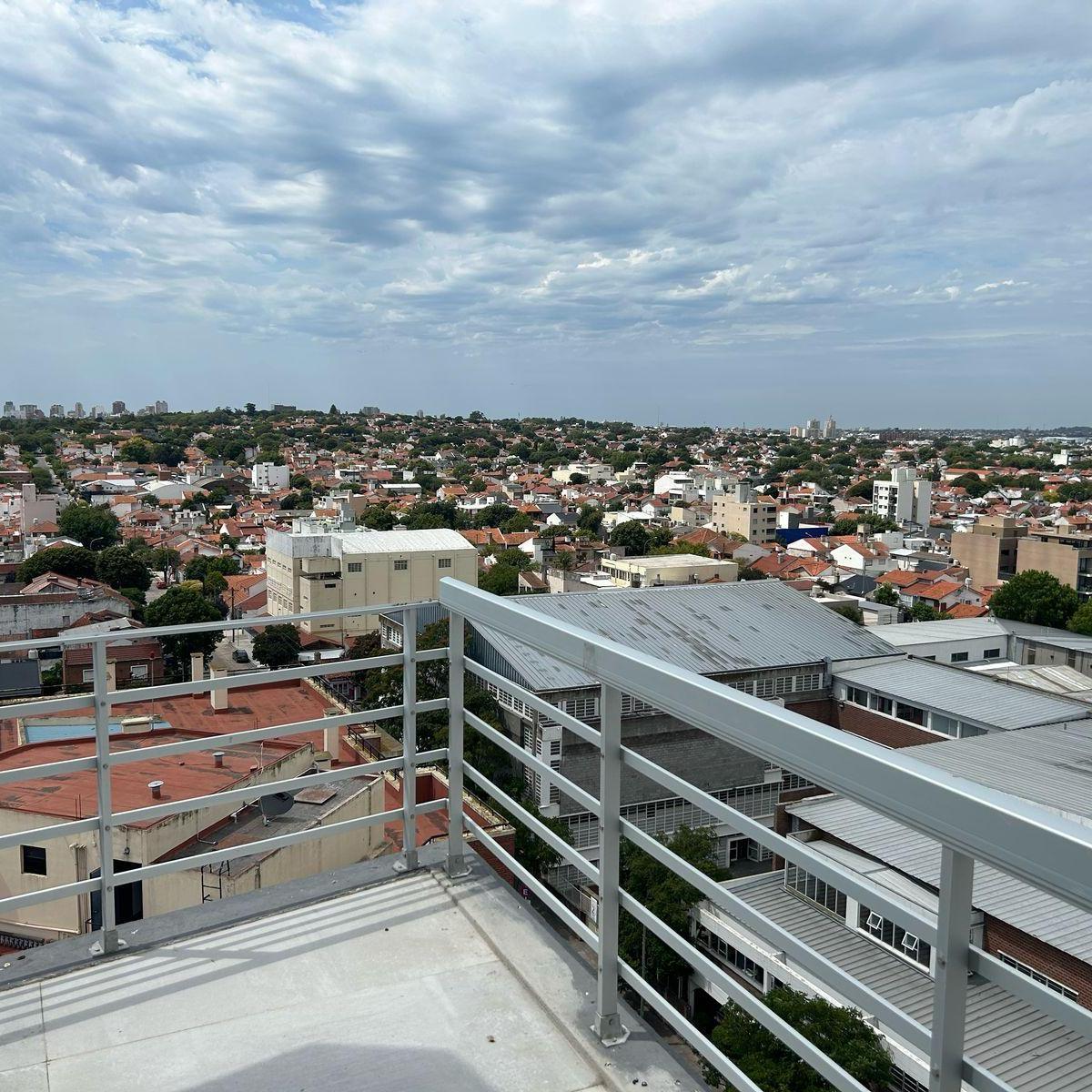 Venta amplio mono ambiente con balcón al contrafrente abierto a estrenar en Barrio Chauvin