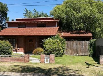 Casa · 132m² · 5 Ambientes · 1 Cochera · Casa en Venta - 4 Dorm. 2 Baños - Cochera - 487 m² - Mar del Tuyú
