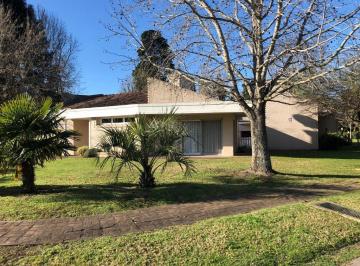 Departamento · 180m² · 4 Ambientes · 2 Cocheras · Casa en Venta - 3 Dorm. 3 Baños - Cochera - 1.044 m² - Berazategui