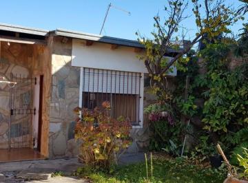 Casa · 90m² · 3 Ambientes · 1 Cochera · Casa en Venta - 2 Dorm. 1 Baño - Cochera - 311,6 m² - Ensenada