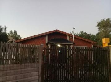 Casa · 287m² · 7 Ambientes · 2 Cocheras · Casa en Venta - 6 Dorm. 5 Baños - Cochera - 900 m² - San Bernardo del Tuyú