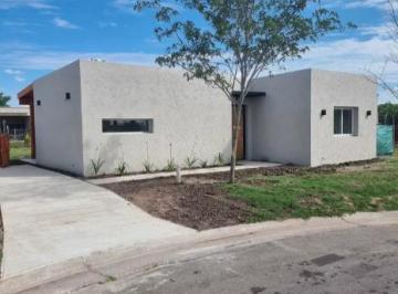 Casa · 130m² · 3 Ambientes · 2 Cocheras · Casa en Venta - 2 Dorm. 2 Baños - Cochera - 530 m² - San Ramón, Pilar del Este