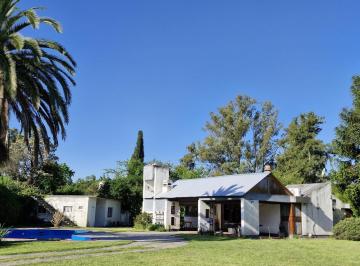 Casa · 117m² · 5 Ambientes · 2 Cocheras · Casa Quinta en Barrio San Ignacio San Miguel