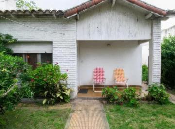 Casa · 130m² · 5 Ambientes · 1 Cochera · Casa en Venta - 2 Dorm. 2 Baños - 300 m² - City Bell