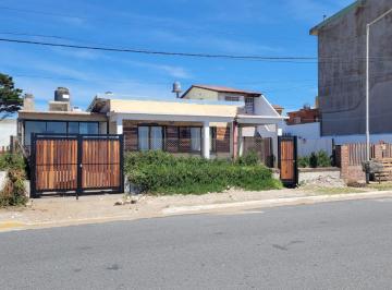 Casa · 170m² · 3 Ambientes · 1 Cochera · Casa en Venta - 2 Dorm. 3 Baños - Cochera - 360 m² - Mar del Tuyú
