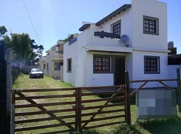 Casa · 240m² · 7 Ambientes · 6 Cocheras · Casas en Venta - 6 Dorm. 6 Baños - 400 m² - Las Toninas