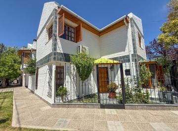 Casa de 5 ambientes, Neuquén · Porfili Real Estate Vende Duplex Sobre Corredor San Juan!