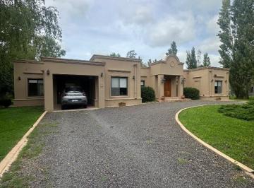 Casa · 230m² · 4 Ambientes · 6 Cocheras · Venta Casa Club de Campo El Moro