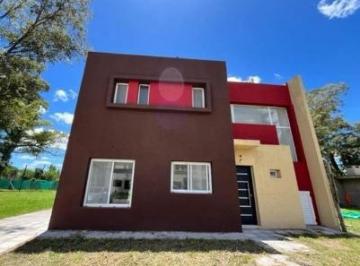 Casa · 135m² · 4 Ambientes · Casa en Venta - 3 Dorm. 2 Baños - 350 m² - Francisco Álvarez