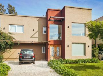 Casa · 250m² · 4 Ambientes · 1 Cochera · Casa en Venta Ubicado en Haras María Victoria, Moreno, G. B. a. Zona Oeste