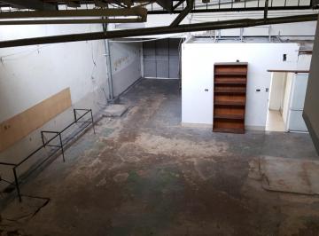 Depósito · 165m² · 2 Cocheras · Depósito en Venta - 3 Ambientes 3 Baños - Cochera - 210 m² - La Plata