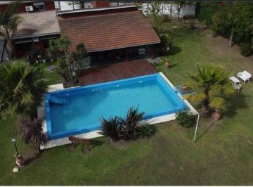 Casa · 266m² · 5 Ambientes · 1 Cochera · Casa en Venta - 4 Dorm. 3 Baños - Quincho Pileta Parrilla - 1500 m² - Tortuguitas