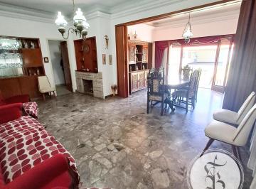 Casa de 3 ambientes, General San Martín · Elegante Chalet con 580 m² de Superficie Total y 3 Ambientes en Villa Ballester Centro
