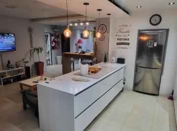 Casa · 180m² · 6 Ambientes · 4 Cocheras · Casa en Venta - 5 Dorm. 2 Baños - 180 m² - Rafael Castillo
