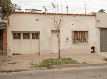 Casa · 108m² · 5 Ambientes · 1 Cochera · Casa en Venta Centro en Villa Constitución