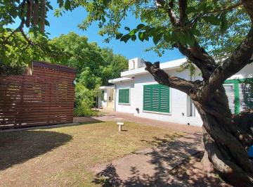 Casa · 150m² · 4 Ambientes · 2 Cocheras · Casas en Venta Berazategui 3 Hab Pileta Lote600 m²