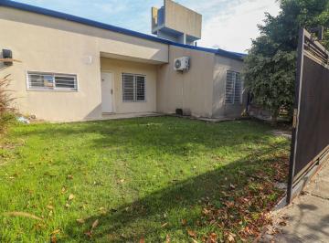 Casa · 55m² · 3 Ambientes · 1 Cochera · Casa 3 Ambientes Tigre con Jardin Propio