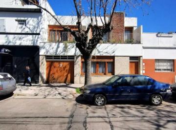 Casa · 193m² · 5 Ambientes · 1 Cochera · Casa en Venta - 4 Dorm. 2 Baños - Cochera - 246 m² - Villa Real