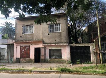 Casa · 130m² · 5 Ambientes · 2 Cocheras · Casa 5 Amb en Venta en Berazategui