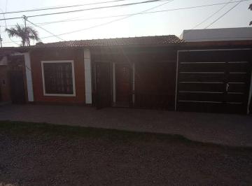 Casa · 225m² · 6 Ambientes · 1 Cochera · Venta Casa 270 m² 4 Amb. Zona Unne Apto Comercial