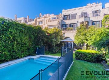 Casa · 439m² · 12 Ambientes · 2 Cocheras · Barrio Parque, Casa con Jardín, Pileta y Estacionamiento Para 3 Autos.