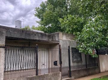 Casa de 3 ambientes, Quilmes · Casa en Importante Esquina en Venta de 3 Ambientes, Quilmes Oeste.