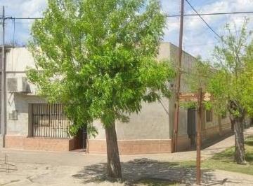 Edificio · 250m² · 4 Ambientes · Edificio Comercial en Venta - 3 Monoambientes 1 Local - 250 m² - Ramallo