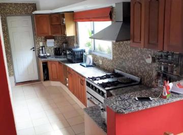Casa · 200m² · 5 Ambientes · Casa en Venta - 4 Dorm. 3 Baños - 2000 m² - La Plata