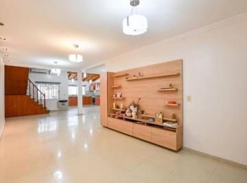 Casa · 190m² · 6 Ambientes · Casa en Venta - 3 Dorm. 3 Baños - 300 m² - La Plata
