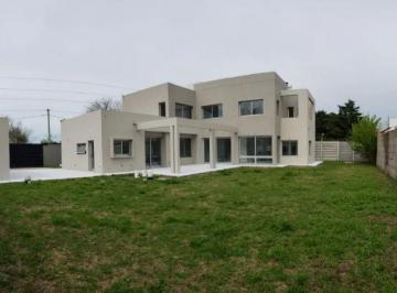 Casa · 280m² · 5 Ambientes · Casa Venta 3 Dorm. 4 Baños 720 m² Totales - Villa Elisa