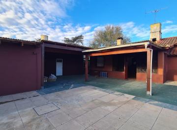 Casa · 240m² · 5 Ambientes · Casa en Venta - 5 Dorm. 2 Baños - Cochera - Pileta - 280 m² - Manuel B. Gonnet