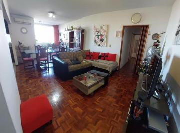Departamento · 84m² · 4 Ambientes · Departamento en Venta - 3 Dorm. 2 Baños - 84 m² - Flores