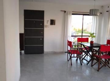 Casa · 38m² · 2 Dormitorios · 1 Cochera · Casa en Venta - 2 Dorm. 1 Baño - Cochera - 272 m² - Villa Garibaldi, La Plata