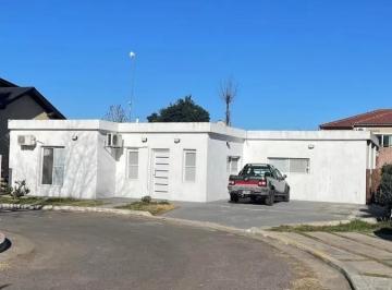 Casa · 110m² · 3 Ambientes · Casa en Venta - 2 Dorm. 2 Baños - 400 m² - Ezeiza