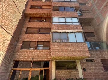 Departamento de 10 ambientes, Córdoba · Liquido! Piso en Nueva Córdoba con 2 Cocheras!