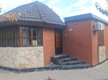 Casa de 5 ambientes, Guaymallén · Hermosa Casa Esquina, Barrio Alimentacion, Apta Credito Hipotecario!