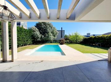 Casa · 180m² · 4 Ambientes · 2 Cocheras · Venta Casa 3 Dorm. con Piscina en Barrio Cerrado Aguadas