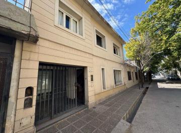 Casa · 299m² · 3 Ambientes · 1 Cochera · Venta Casa con 2 Departamentos Ciudad Mendoza