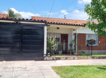 Casa · 145m² · 4 Ambientes · 2 Cocheras · Santilli - Miguel Cane 1915 - Apta Credito - Banfield Este