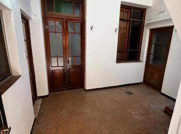 PH · 50m² · 3 Ambientes · Casa de Pasillo a 1 Cuadra de Av Alberdi y Gorriti.