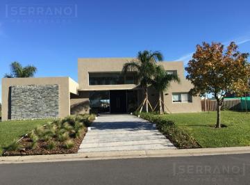 Casa · 250m² · 7 Ambientes · 2 Cocheras · Alquiler Casa 7 Ambientes Amoblada en Haras Santa María, Área Los Robles.