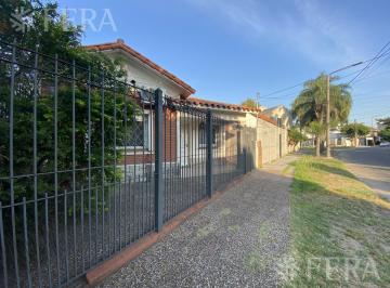 Casa · 145m² · 3 Ambientes · Venta Casa 3 Ambientes con Quincho en Bernal