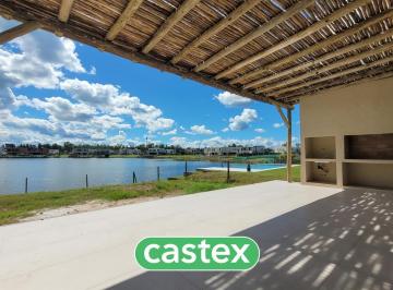 Casa · 261m² · 7 Ambientes · 3 Cocheras · Casa en Santa Ana