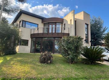 Casa · 168m² · 5 Ambientes · 2 Cocheras · Casa en Venta con Vista a Campo de Golf en Larena Country Club, Pilar