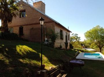 Casa de 4 ambientes, Mendiolaza · Mendiolaza: Casa en Venta / 3 Dorm. / Jardín y Pileta