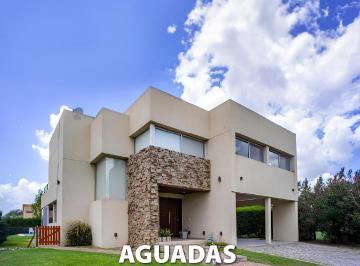 Casa · 330m² · 5 Ambientes · 2 Cocheras · Aguadas Barrio Privado