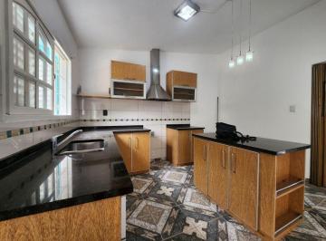 Casa · 119m² · 4 Ambientes · 1 Cochera · Venta Casa B° Quebrada de Las Rosas Amplio Patio