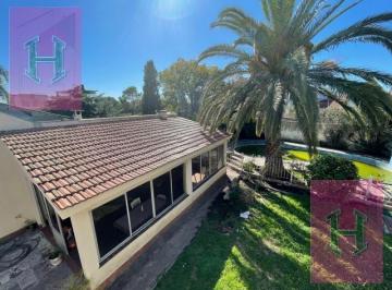 Casa · 200m² · 5 Ambientes · 1 Cochera · Venta - Hermosa Casa de Dos Niveles con un Depto Independiente de 2 Ambientes